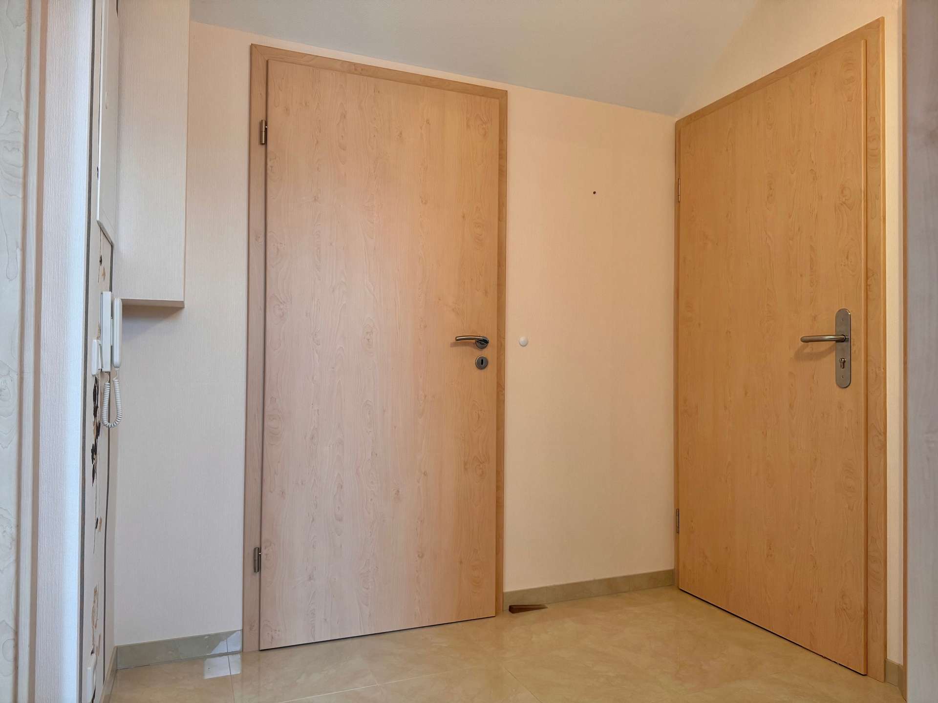 SEHR GEPFLEGT, Stellplatz oder Garage m&ouml;glich, ruhige Lage